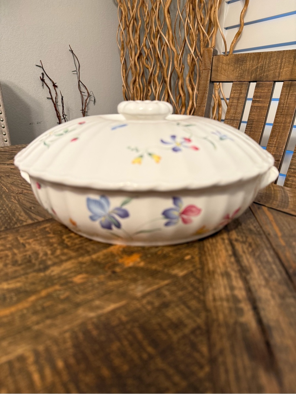 Vintage Mikasa Maxima Sorrento White Covered Casserole Dish (CAJ09)